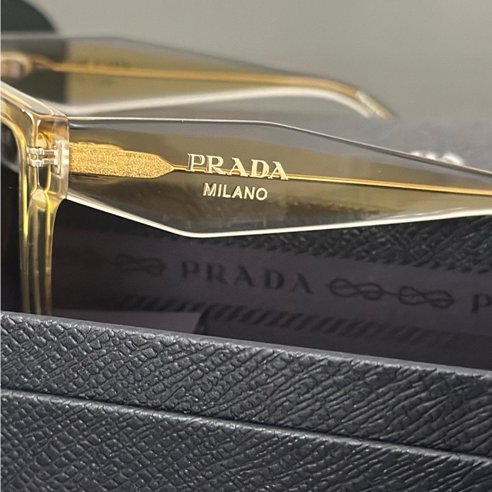 Prada sunglasses - Picture 7 of 10